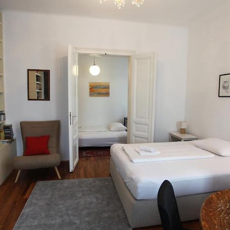 Casa Nostra - Ausgefallene Wohnung Am Augarten Vienna Esterno foto