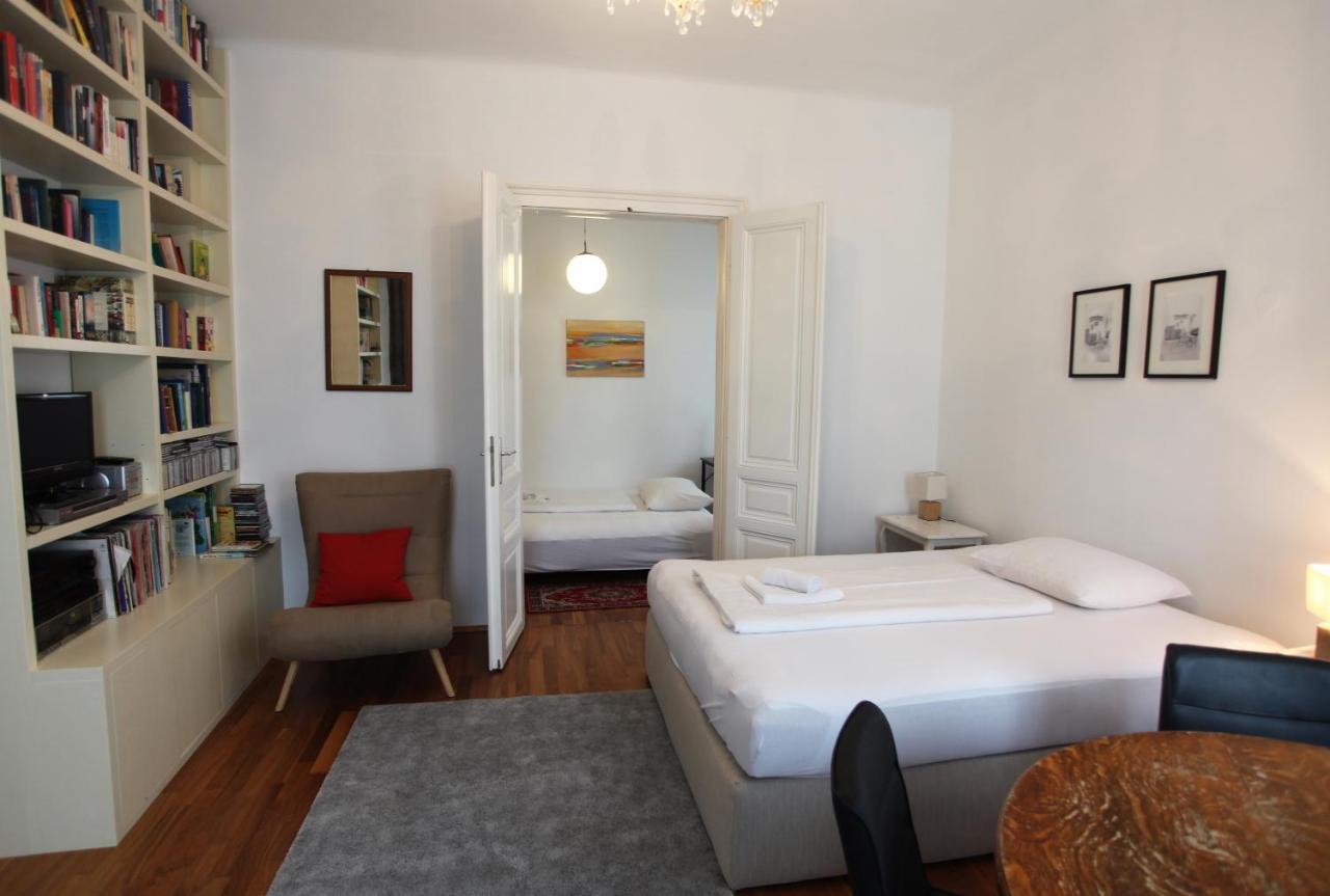 Casa Nostra - Ausgefallene Wohnung Am Augarten Vienna Esterno foto